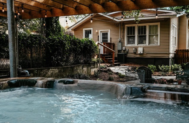 Brooks Solar House with Backyard Spa Oasis
