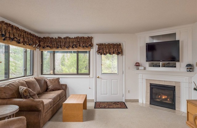 Brookside I A-408 | 2 Bed, 1 Bath