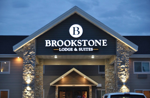 Brookstone Lodge & Suites