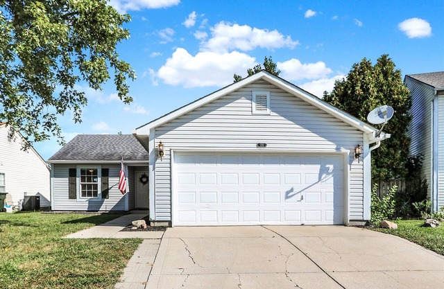 Brownsburg B&B - Relax at this newly renovated home in Downtown Brownsburg!