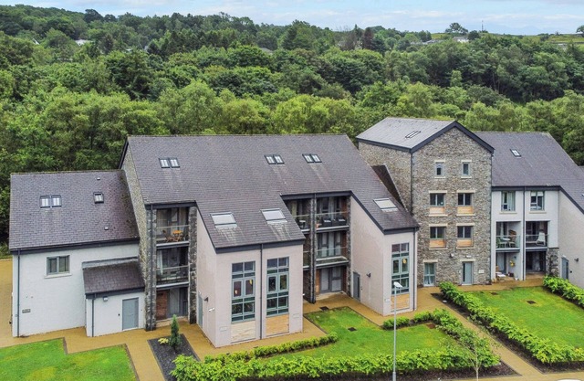 BRUACH, country holiday cottage, with a garden in Backbarrow