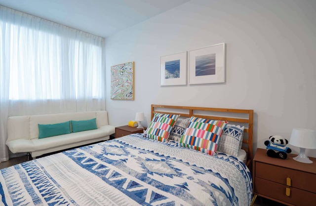 Brunswick 1BR: City & Comfort w/Free Parking