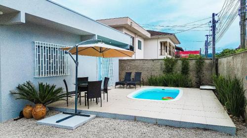 Brusque: Casa aconchegante com piscina