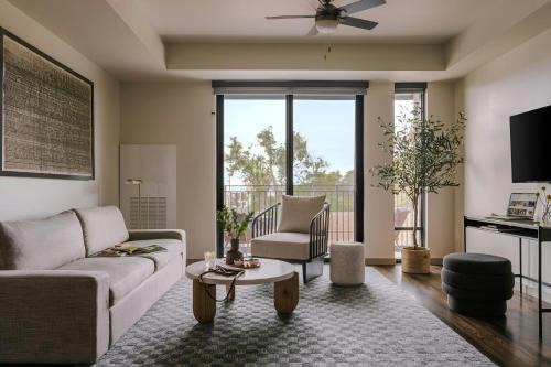 Bryant, Sonder Apartment by Marriott Bonvoy