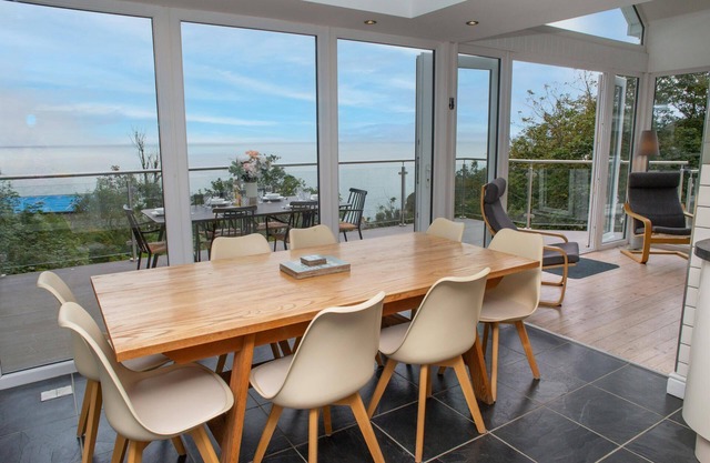 Brynrhedyn, Tresaith