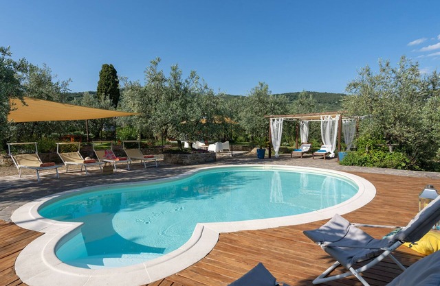 Buca delle Fate 8, Emma Villas