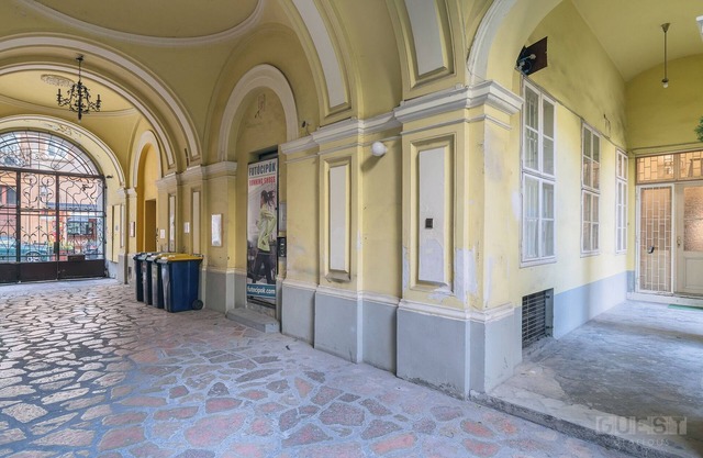 Budapest Central: Gracious Loft