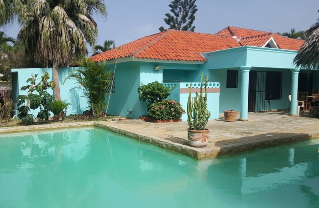 Budget 4BD guest-friendly villa with private pool, Wi-Fi, Cable TV