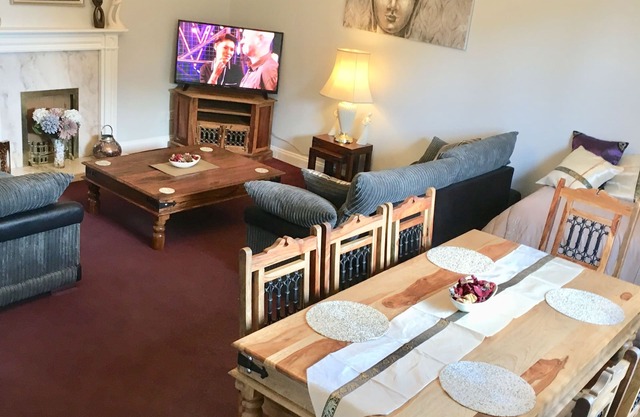 BUDGET ACCOMMODATION MINS FROM JUNCTION 30M1 FREE PARKING. Chesterfield