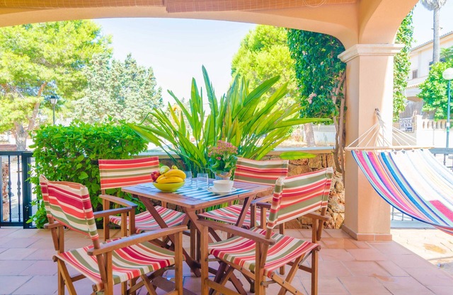 BUGAMBILIA - Chalet with terrace in Sa Ràpita. Free WiFi