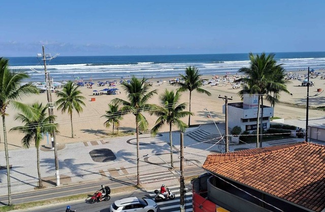 BUILDING FACING THE SEA IN PRAIA GRANDE-SP