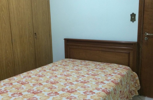 Building in front of Praia do Gonzaga in Santos, between channels 2 and 3.