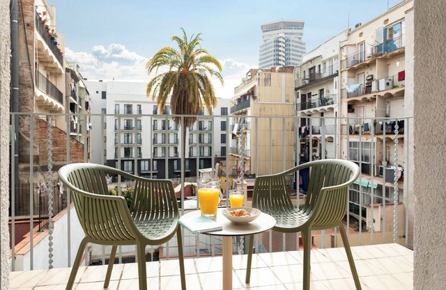 Building with lift by Ramblas! Unbeatable location!