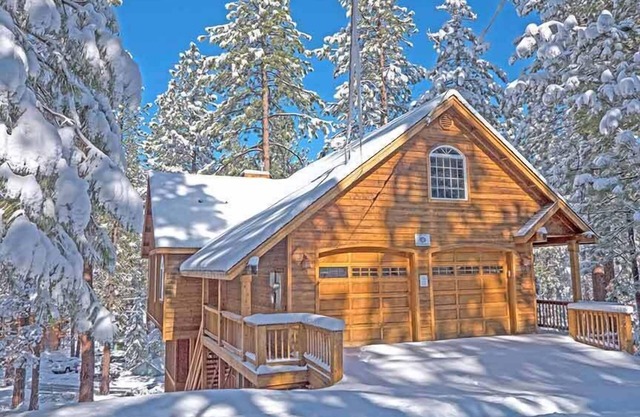 Built for Fun! Spacious Mountain Home with Massive Game Room, Pool Table!- 1800HM~