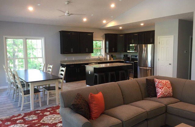 Built in 2017 - 4 BR/3 BA Lakeview in Grand Rivers - The Only City on Both Lakes