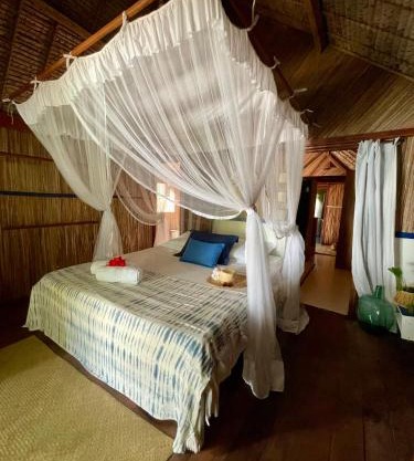 Bungalow à louer AVEC CUISINE ÉQUIPÉE sur plage privée , RAVENALA