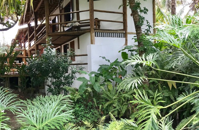 BUNGALOW 4 SUITES: MIRROR BEACH