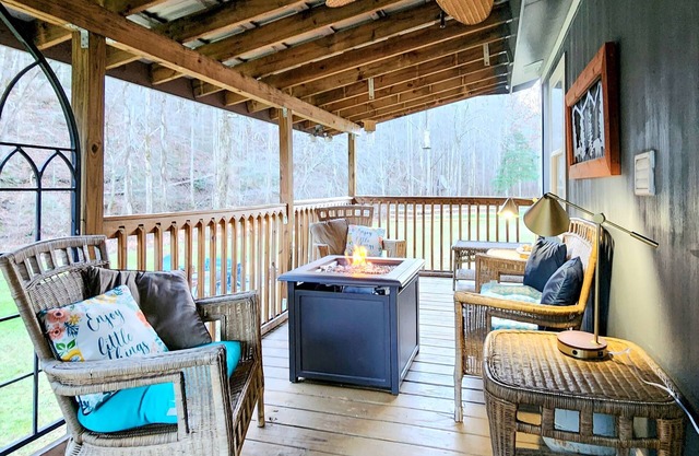 Bungalow+RV/10 acres/Stream/Sleeps6