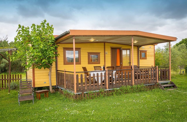 Bungalow 'Stella 2' with Shared Pool, Private Terrace and Air Conditioning