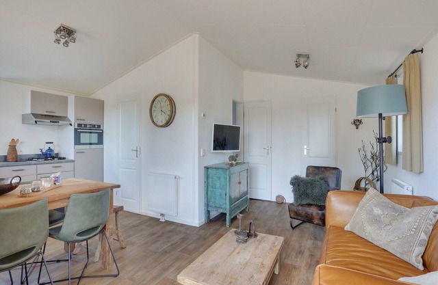 Bungalow with a terrace at Bedafse Bergen