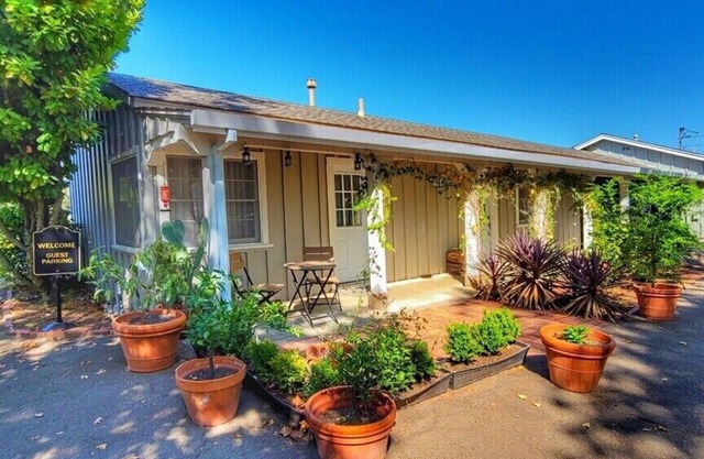 Bunkhouse at Side Road Farm charming one bedroom cottage