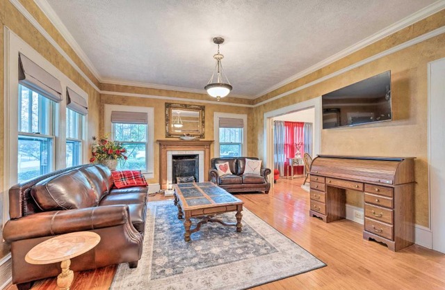Burgaw House with Large Covered Porch and Swing!