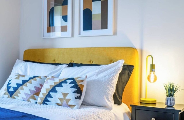 Business/Family Stay FREE Parking Hatfield