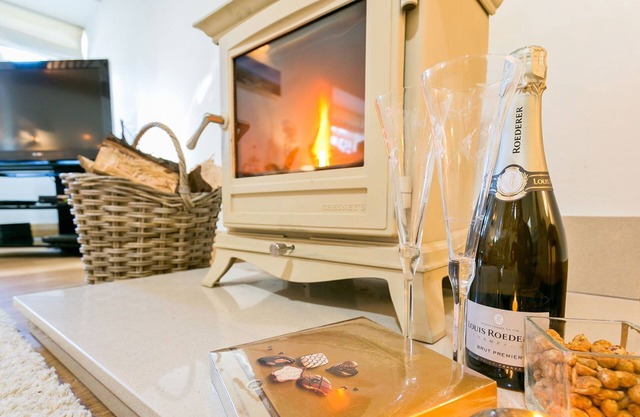 Buttercup - a coastal that sleeps 4 guests in 2 bedrooms