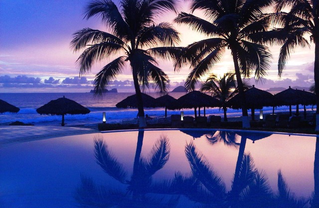 BVG Direct Oceanfront 5 Star! Sunsets! Inquire about Jan, Feb, Mar month stays.