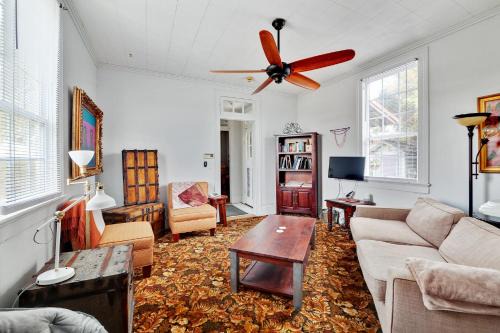 Bywater Home, Parking and Pet Friendly Retreat