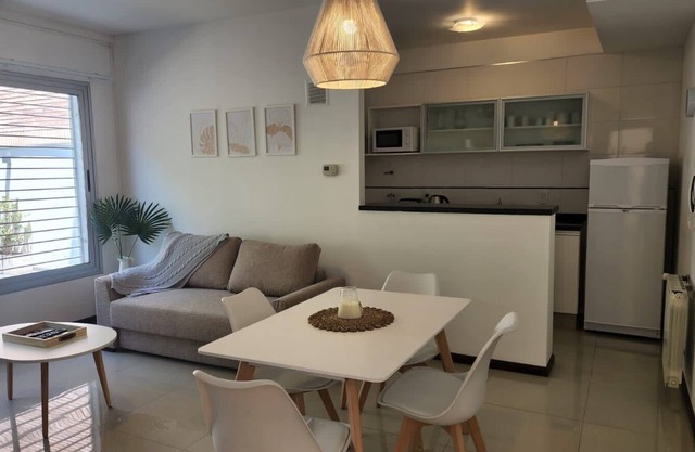 Cálido y Moderno en complejo privado, con cochera