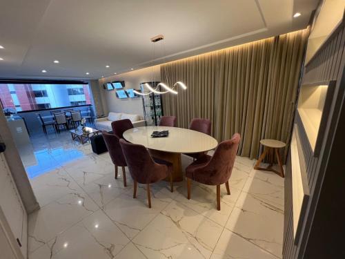 Cézar de Carvalho · Luxuoso apart 05 quartos 100 mts praia Cabo Branco