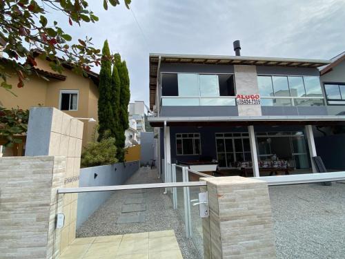 cód 128 - Apartamento á 300 m do Mar