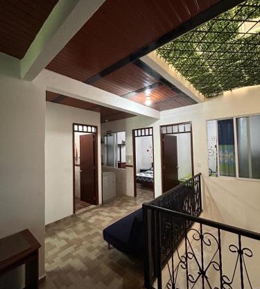 CÓMODO APARTAMENTO CENTRAL EN BARRIO SEMI RURAl