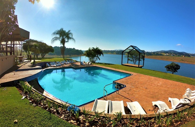 Chacara pe na areia 500 mts de prainha particular 12 suítes, campo futebol 50h