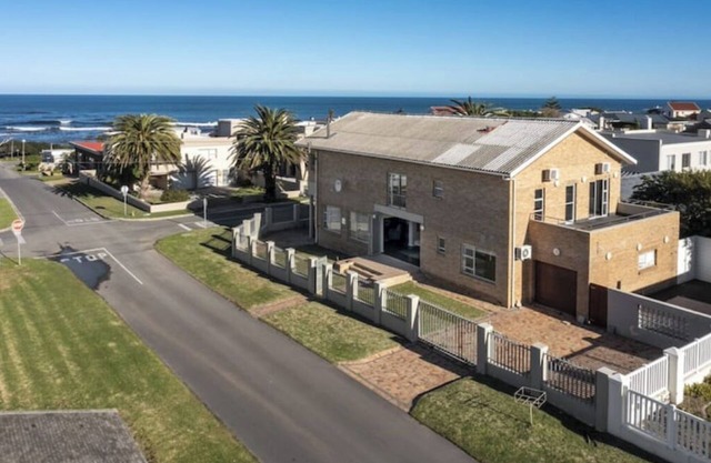 C-Onrus, Pool, Seaview, 5Bed, 5Bath, Bar, BBQ