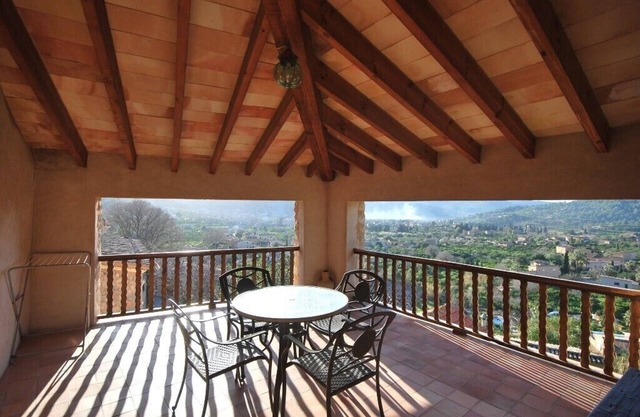 Ca'n Ferru.nOld house renovated in Biniaraix overlooking the valley