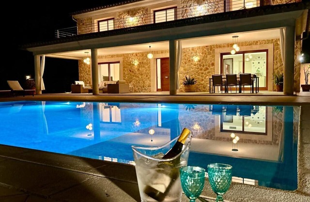 Ca'n Mutxo, incredible views, swimming pool and barbecue