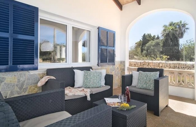 Ca Na Maria Francisca. Village house for 6 people in Cala Llombards.