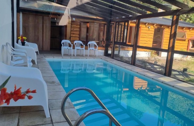 Cabaña con Piscina Cubierta