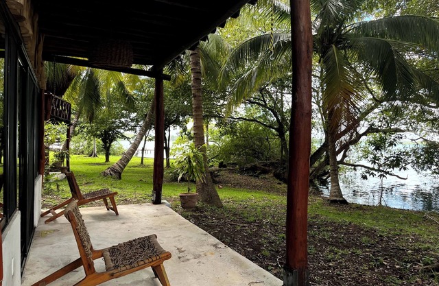 Cabaña entre árboles y lago, cerca de casinos y Zona Libre de Belice 3
