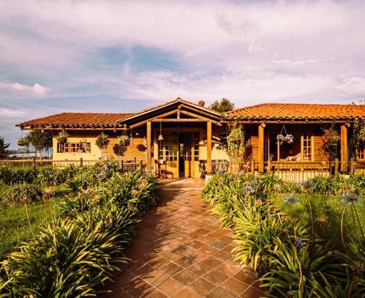 Cabaña "MOX CONECTA vista al embalse de Tominé Colombia Guatavita