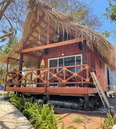 Cabaña Tulipan Punto surf Barra La Saladita