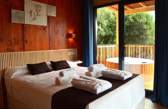 Cabañas Compostela - Cabaña Pedroso con bañera de hidromasaje