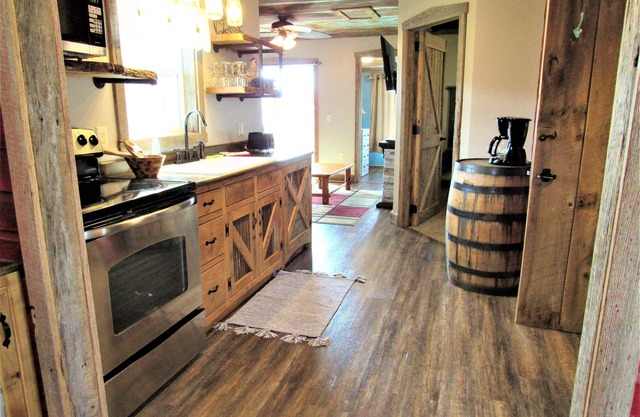 Cabin 3 at Kentucky Lake's Lynnhurst Family Resort