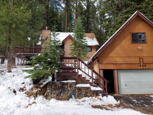 Cabin Close To Hiking Trails And Ski Resorts