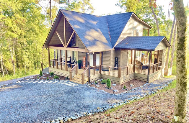 Cabin Ellijay - Great for groups, cozy, private, fully equipped, pet friendly
