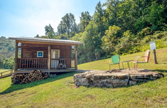 Cabin-ette at the Creek ~ a Tiny Ozark Getaway