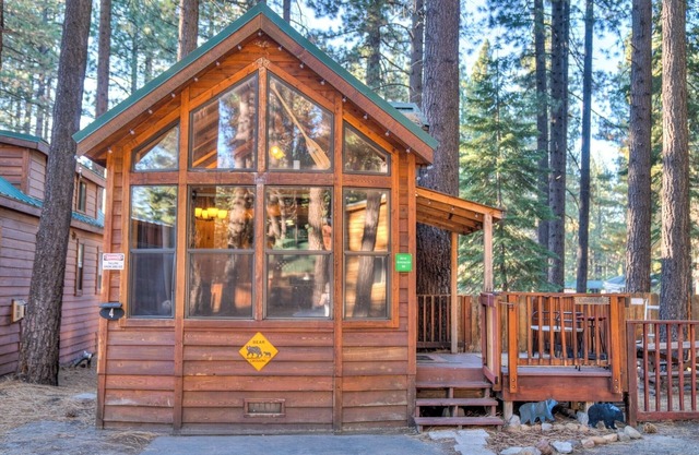 Cabin - Full Kitchen - TV - Pet friendly
