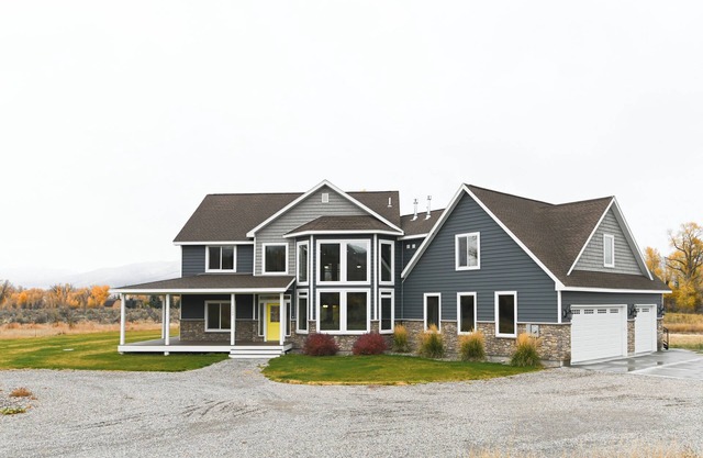 Cabin getaway on 10 acres w/wifi and fishing pond in Swan Valley